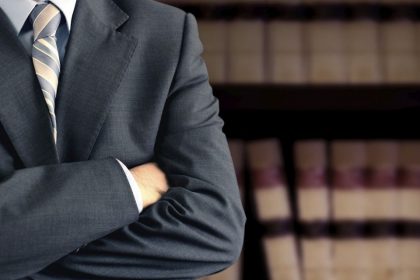 Abogado-d¿Usted sabe cuando debe de contratar a un abogado especialista en lesiones de trabajo?e-traje ¿Usted sabe cuando debe de contratar a un abogado especialista en lesiones de trabajo?